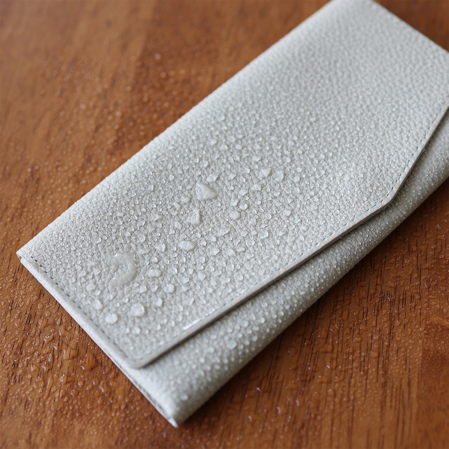 水濡れや傷に強くなった!最小を目指した長財布「il modo concept」