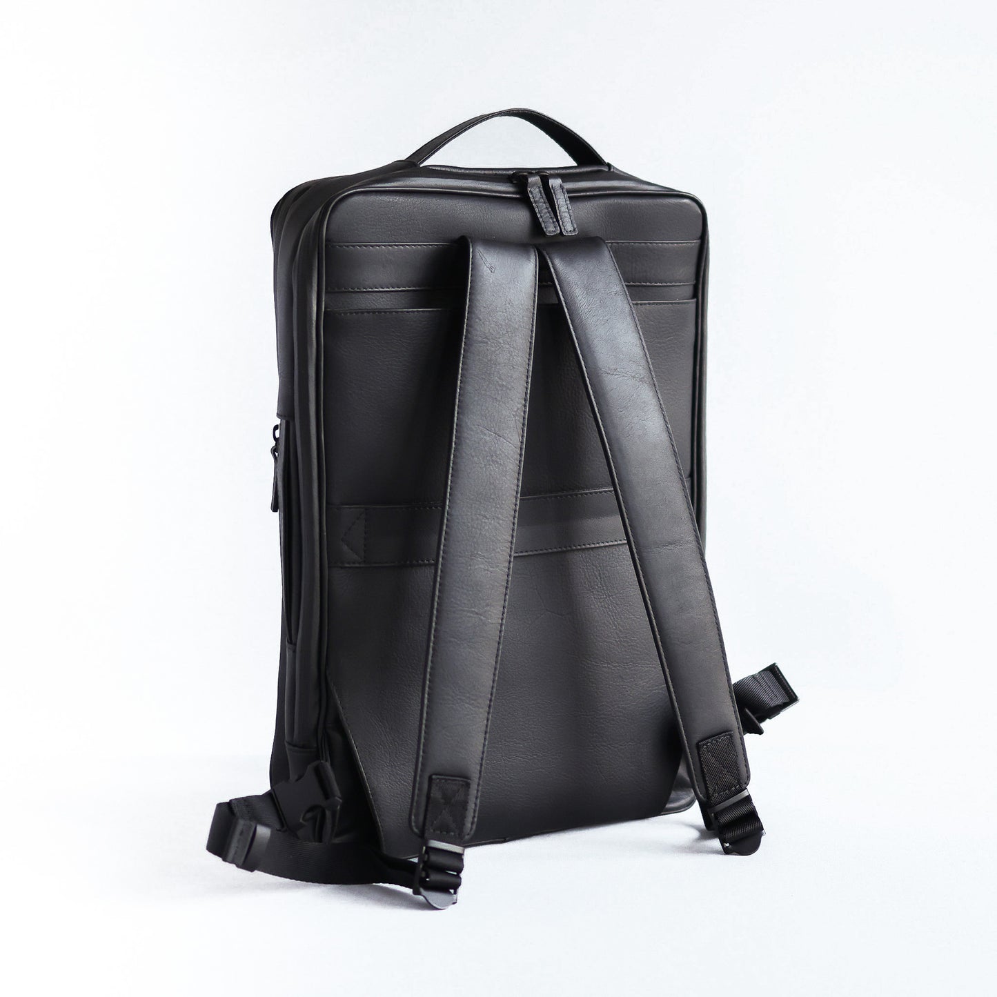 僅か7cm!最薄を目指したバックパック「SQUAIR BackPack」