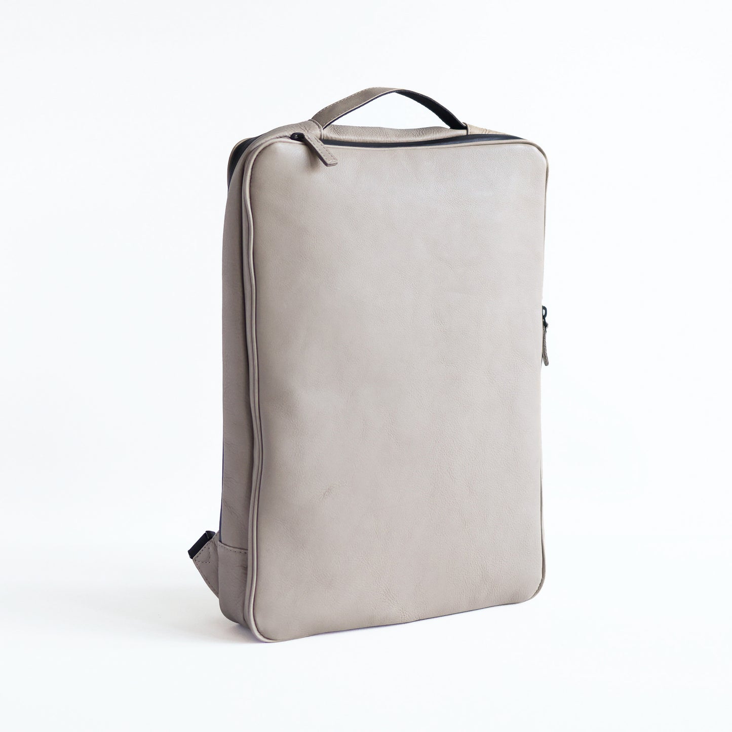 僅か7cm!最薄を目指したバックパック「SQUAIR BackPack」