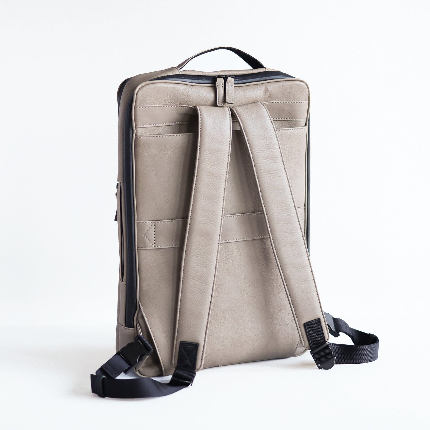 僅か7cm!最薄を目指したバックパック「SQUAIR BackPack」