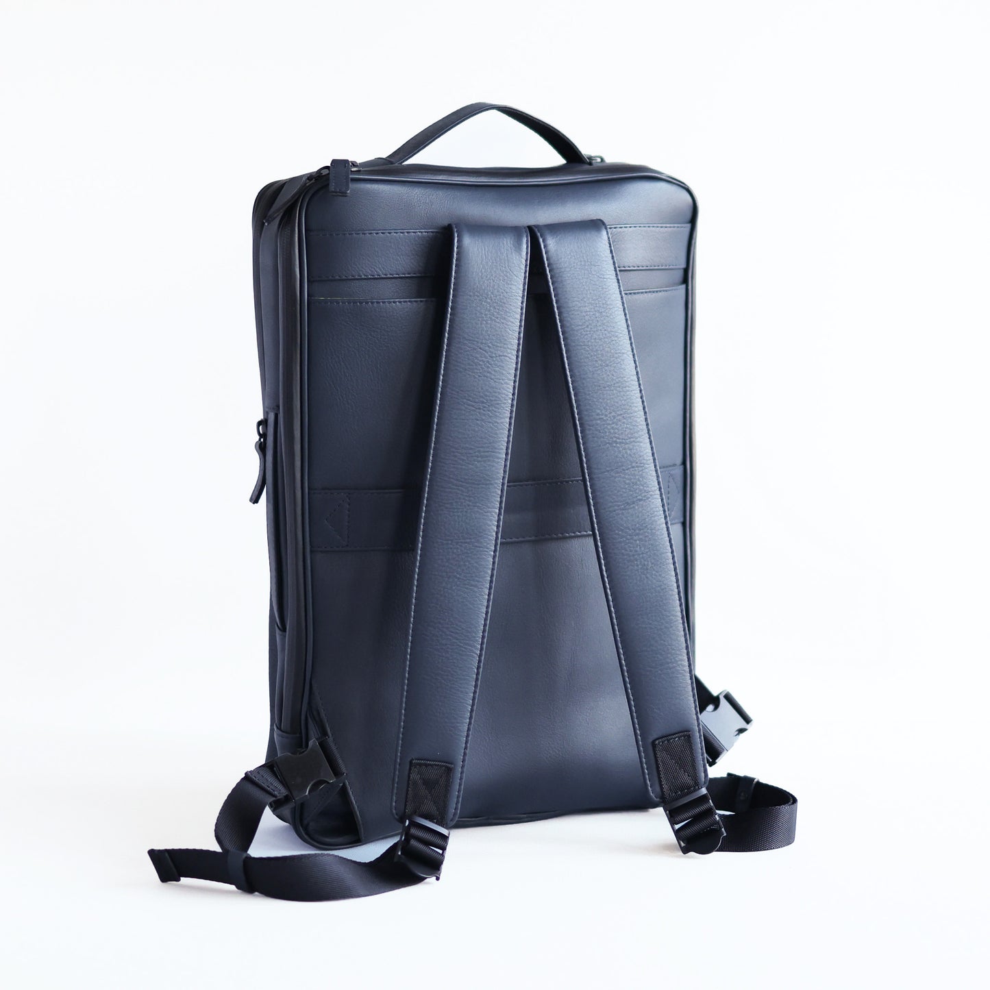 僅か7cm!最薄を目指したバックパック「SQUAIR BackPack」