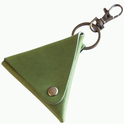 イタリアンレザーの三角コインケース（キーリング、ナスカン付）日本製