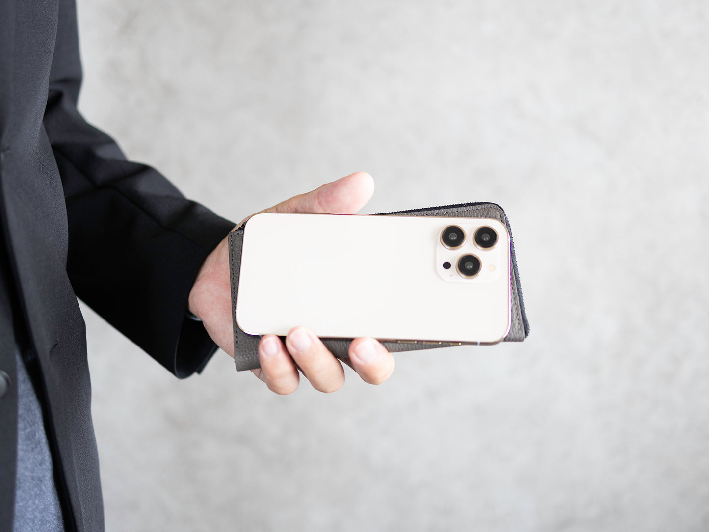 il modo ZIP concept 水濡れ、傷に強い！最小を目指した長財布