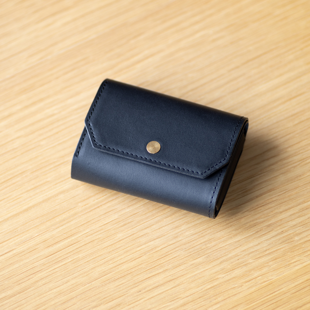 「il modo mini」大容量かつ最小を目指した 三つ折財布 日本製 – 革財布・革小物 STATUSY