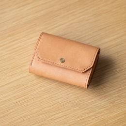 「il modo mini」大容量かつ最小を目指した 三つ折財布 日本製 – 革財布・革小物 STATUSY